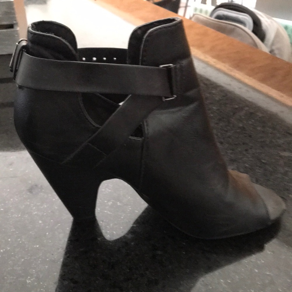 Shoe booties with ankle straps and peep toe